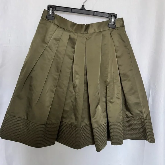 NWT BANANA REPUBLIC TAFFETA FIT-AND-FLARE SKIRT IN OLIVE GREEN - Picture 6 of 10
